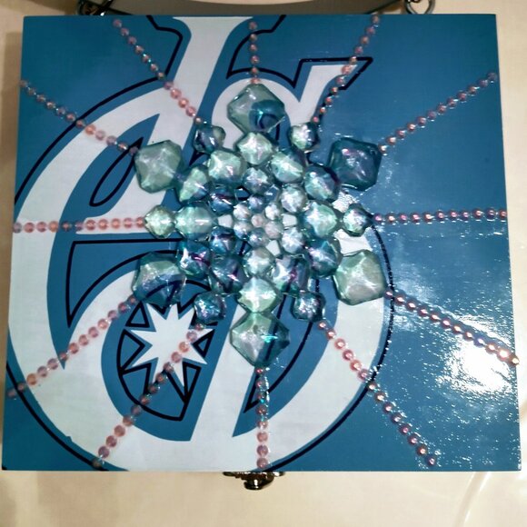 Suenos de Saundra Upcycled, RARE Blue/White Churchill Cigar Shoulder Purse - Picture 4 of 13